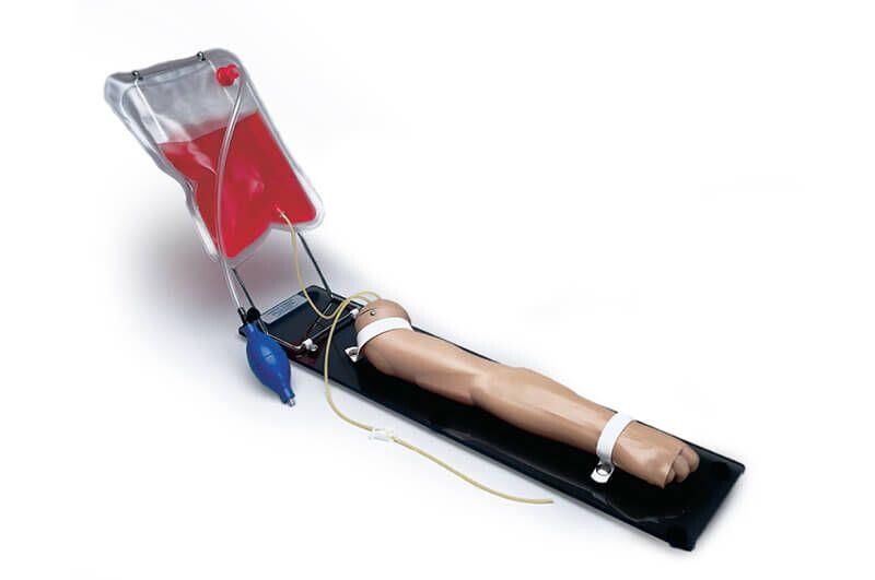 Pædiatrisk træningsarm til injektion og infusion, 5-årigt barn